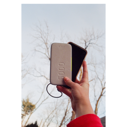 InstantGo 5000 Built-in Lightning Cable - White - 18W PD fast charging power bank - Front image number null