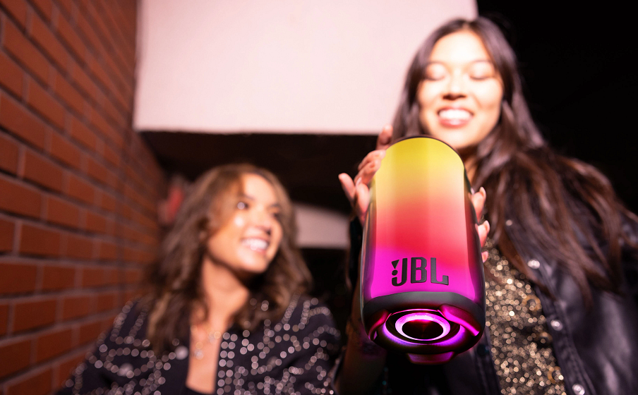 JBL Pulse 5 Son audacieux et basses profondes dans toutes les directions - Image