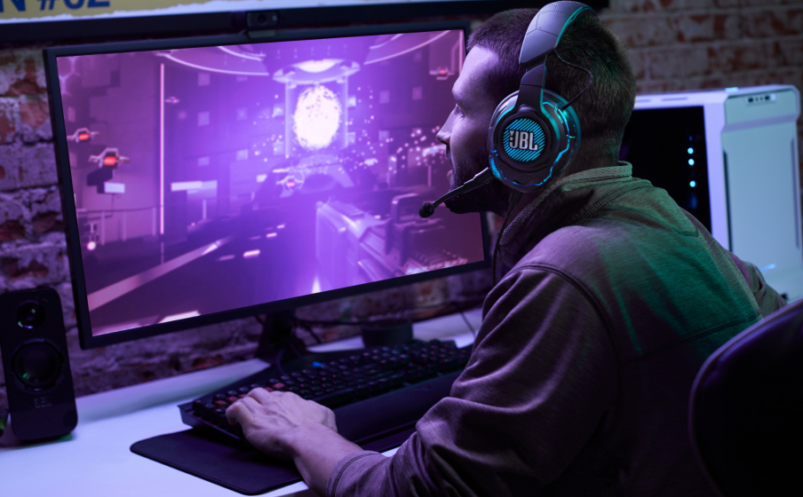 JBL Quantum ONE Équipez-vous comme un pro avec le head-tracking JBL QuantumSPHERE 360™ - Image