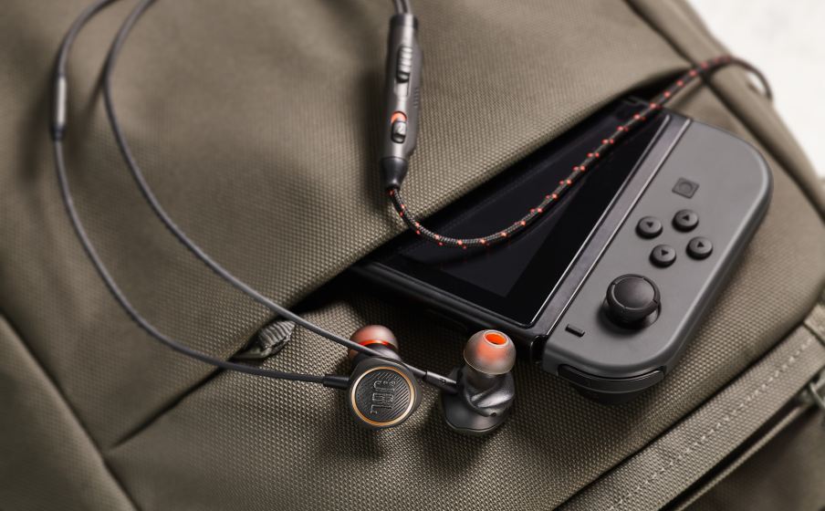 JBL Quantum 50 Contrôle absolu grâce au curseur de volume et à la coupure du microphone - Image