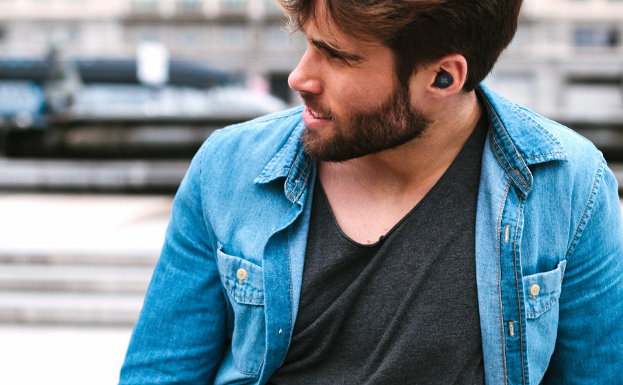 JBL Live Free NC+ TWS Un écouteur ou les deux, immédiatement connectés - Image